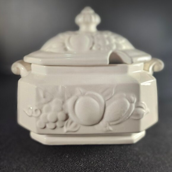 Vintage Himark Kitchen Gourmet White Embossed Fruit Motif Gravy Soup Tureen - Picture 1 of 11